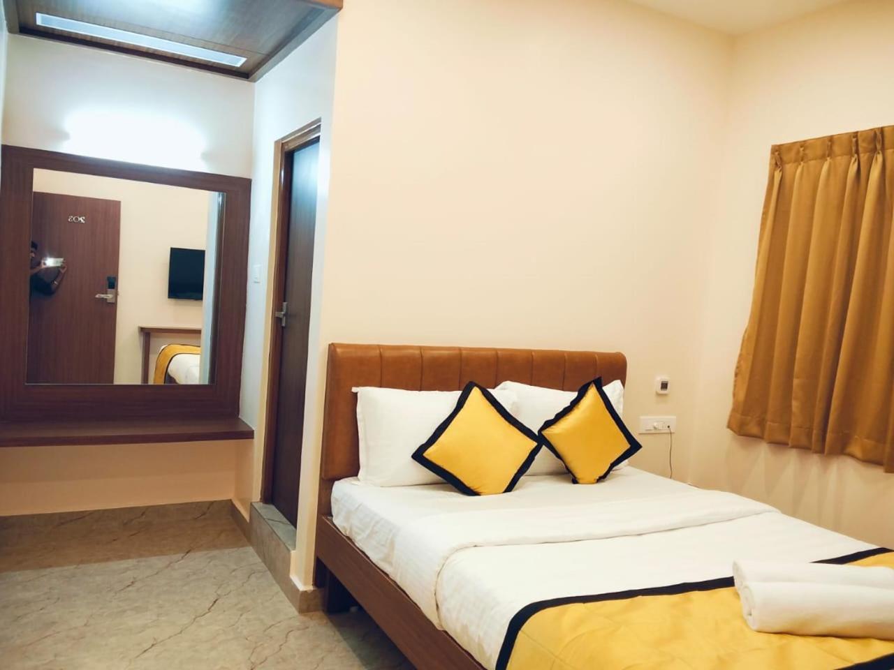 Uj Pallazzio - Business Class Luxury Hotel Тируваннамалай Экстерьер фото