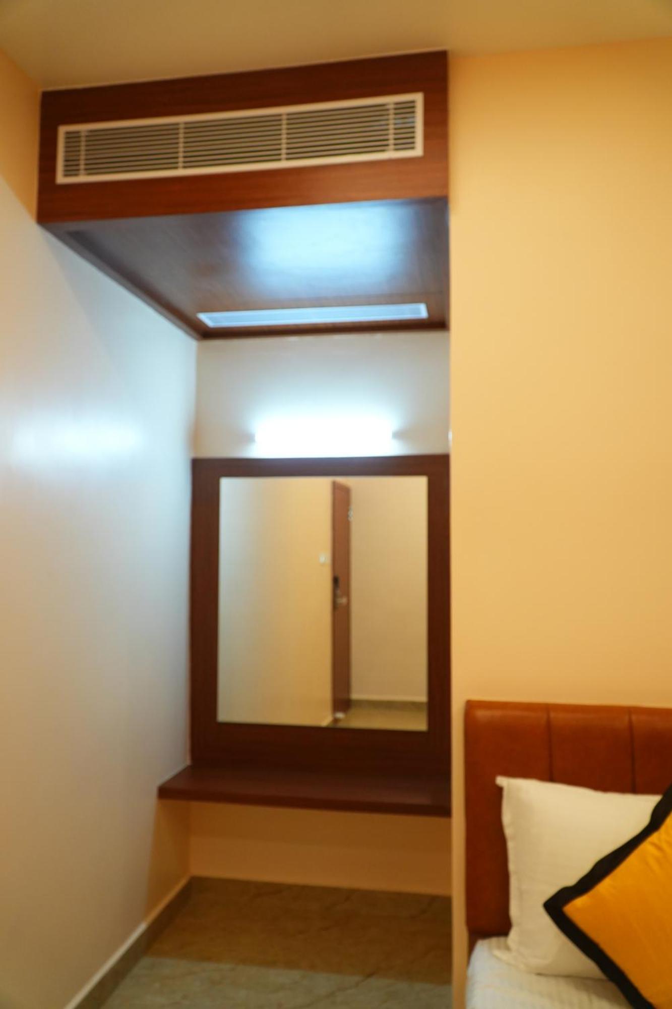 Uj Pallazzio - Business Class Luxury Hotel Тируваннамалай Экстерьер фото